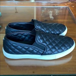 Steve madden ecentrcq black slip on shoes quilted